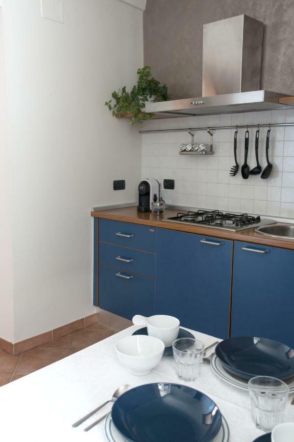 La Finestra Sul Borgo Apartamento Alba  Exterior foto